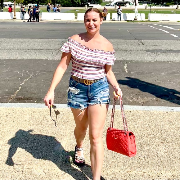 Meet your Posher, Lauren - Picture 2 of 16